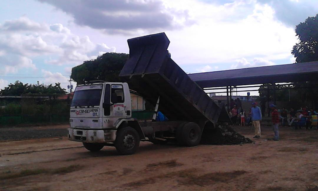 ESINSEPSA's tweet photo. #6Sep continuamos suministrando material granular al sector Ezequiel Zamora-Los Próceres #Guanare en apoyo a la #GMVV https://t.co/vfaettDaGh