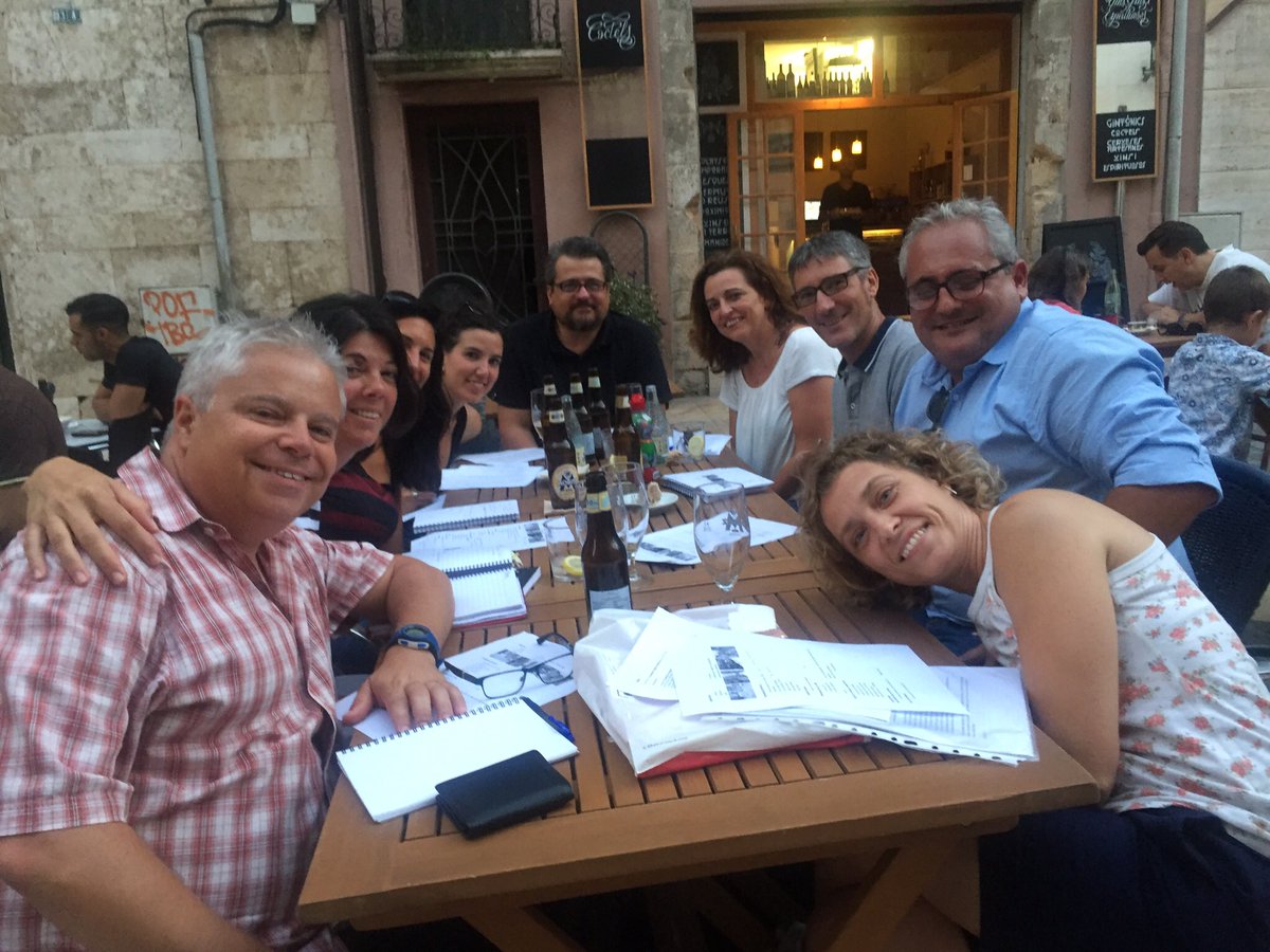 TEDxReus's tweet photo. Ganes, força, amics, companys, ideas, resultats, rialles, opinions, sintonia, 12, sumem... = #equip  #TEDxReus #novembre17 https://t.co/zdZltyI05L