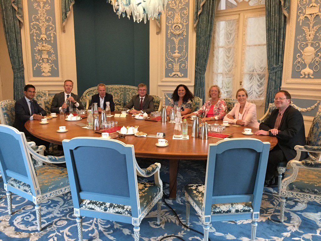 Met de fractievoorzitters in het provinciehuis voor benoeming burgemeester tot wnd. burgemeester per 1-11 a.s..