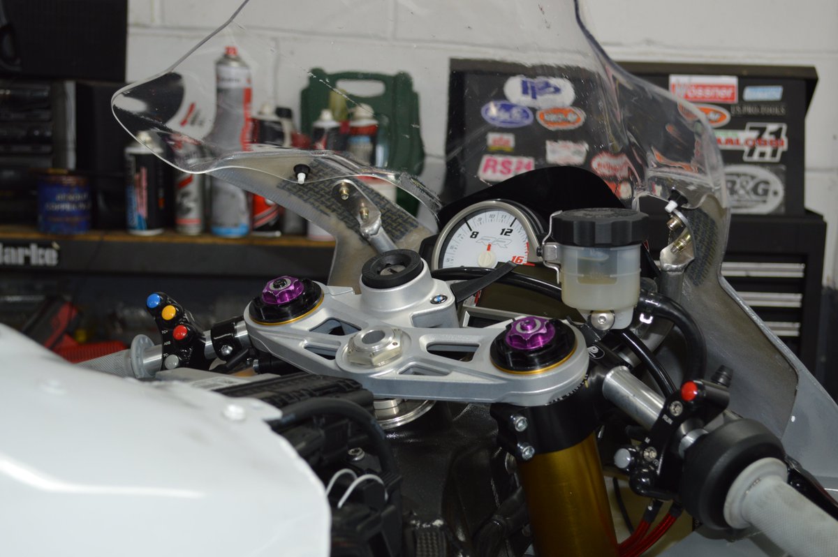 RaceHQLeeds's tweet photo. Maxton pressurised cartridges and gp10 shock fit to this 2016 s1000rr. @richmaxton https://t.co/Je2oRKg0g5