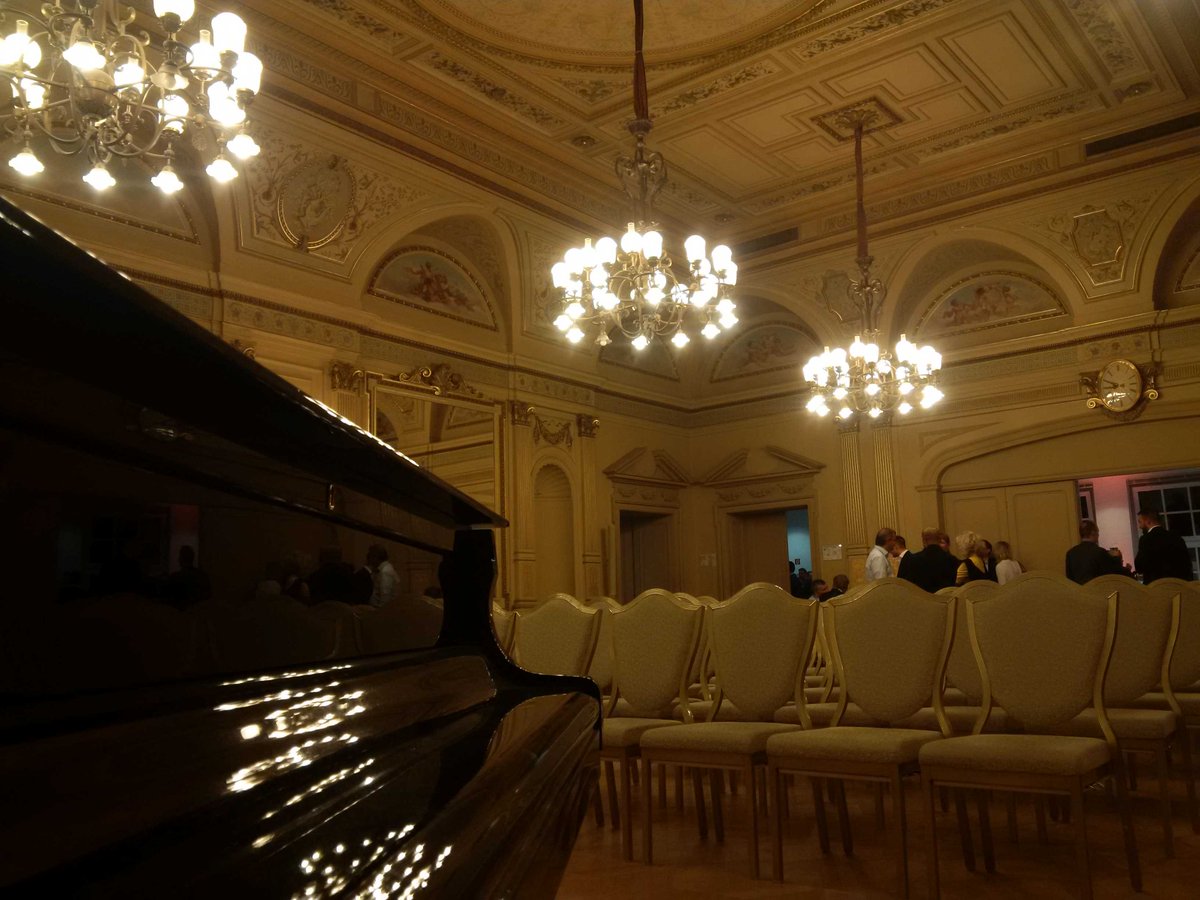 esistimfluss's tweet photo. Im Spiegelsaal Kornmarkt 1 in #Heidelberg finden keine #Seminare #HA18 statt. Trotzdem mal verbreitet #eigentlichgut https://t.co/C3f4kttmpw