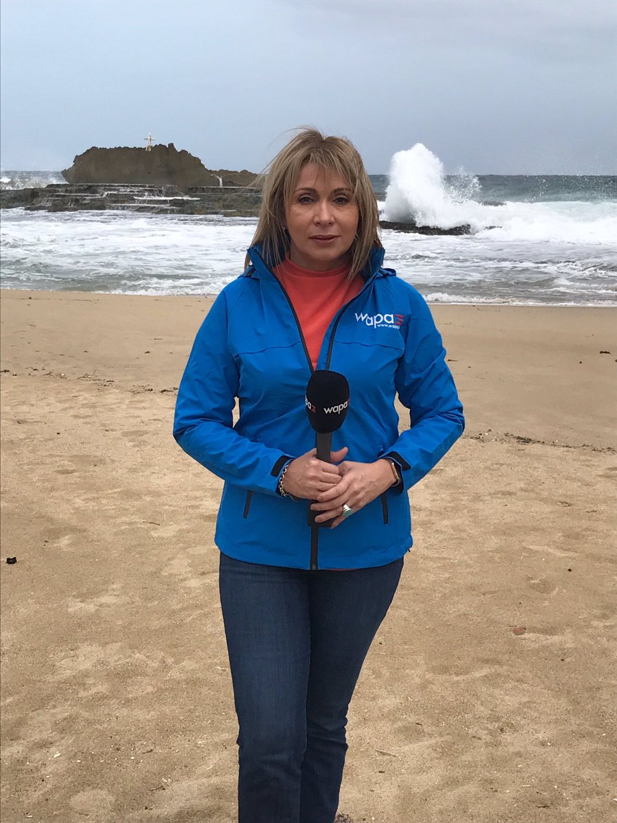 Maritza Cañizares (@maritzawapa) on Twitter photo Ya reportando desde la costa norte de la Isla. Fuerte oleaje en Isabela. Sintoniza <a href="/NoticentroWAPA/">NotiCentro</a>. Ya reportando desde la costa norte de la Isla. Fuerte oleaje en Isabela. Sintoniza <a href="/NoticentroWAPA/">NotiCentro</a>.