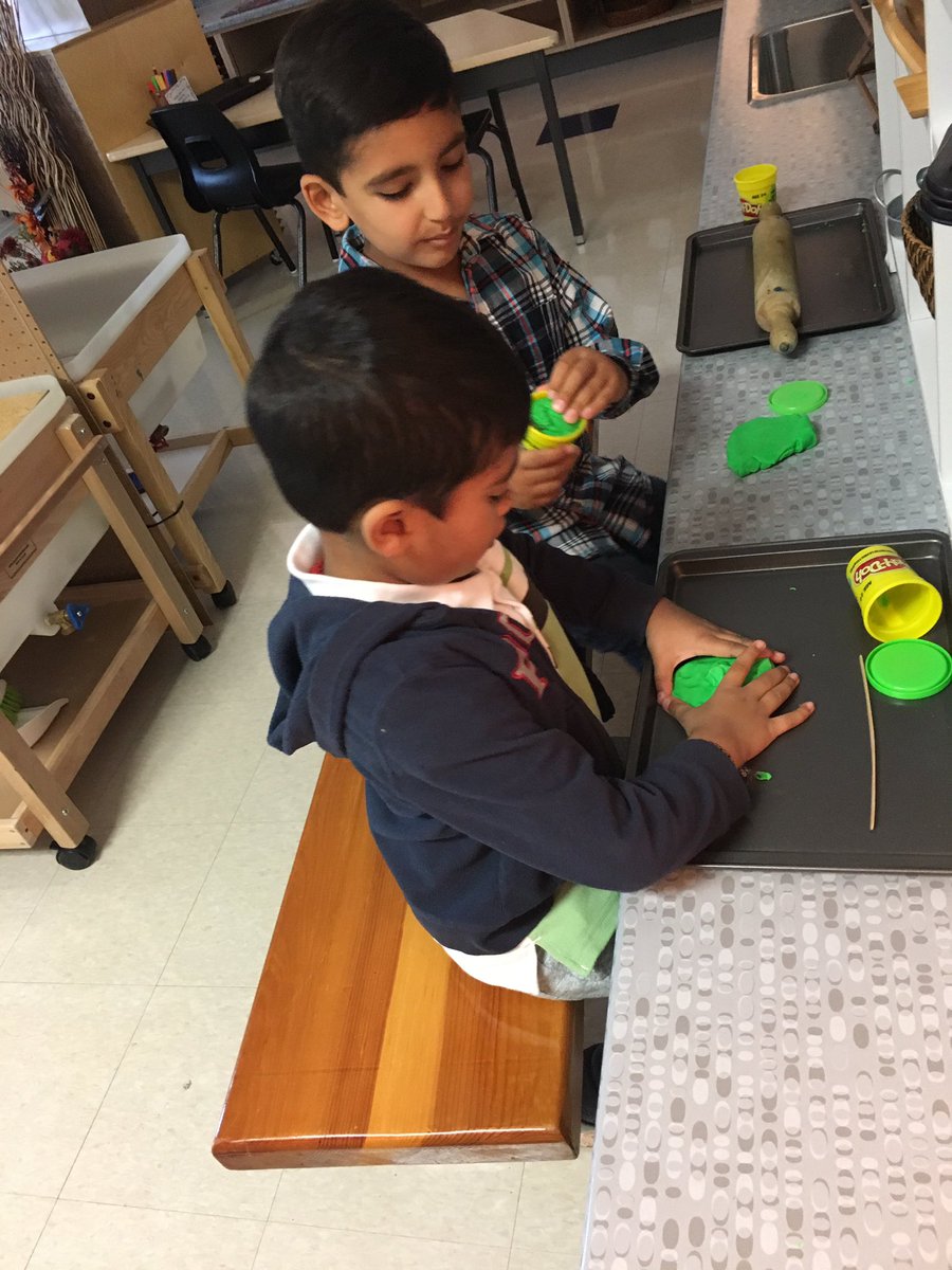Madoc_34's tweet photo. Making friends and working together. #collaboration #Charger17 https://t.co/IVvO0B2bab