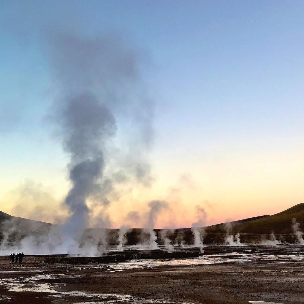 PatitofeoGr's tweet photo. When the earth talks #tatio #geiseres #chile #igerschile #igchile #chilegram #geysereruption #geyserseltatio https://t.co/jDtCCcUa0x