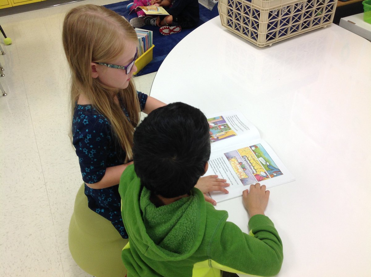 thompsonfrogs's tweet photo. Practicing the 3 ways to read a book@DonaldES#DailyFive https://t.co/wsGWJbXrLU
