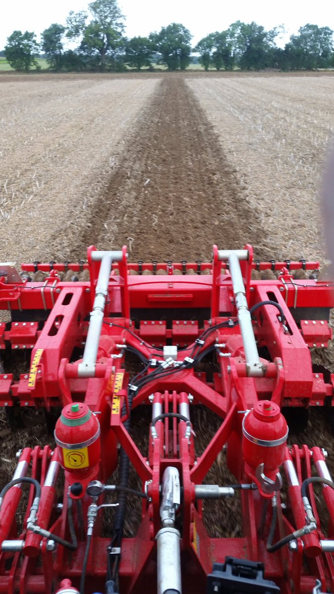 opicocentral's tweet photo. A great cultivation day with @tnstractors in #Norfolk today @Heva_UK @OPICOLtd #heva @agrimachnews #discroller #subsoiler #combidisc https://t.co/2dthNTe0d2