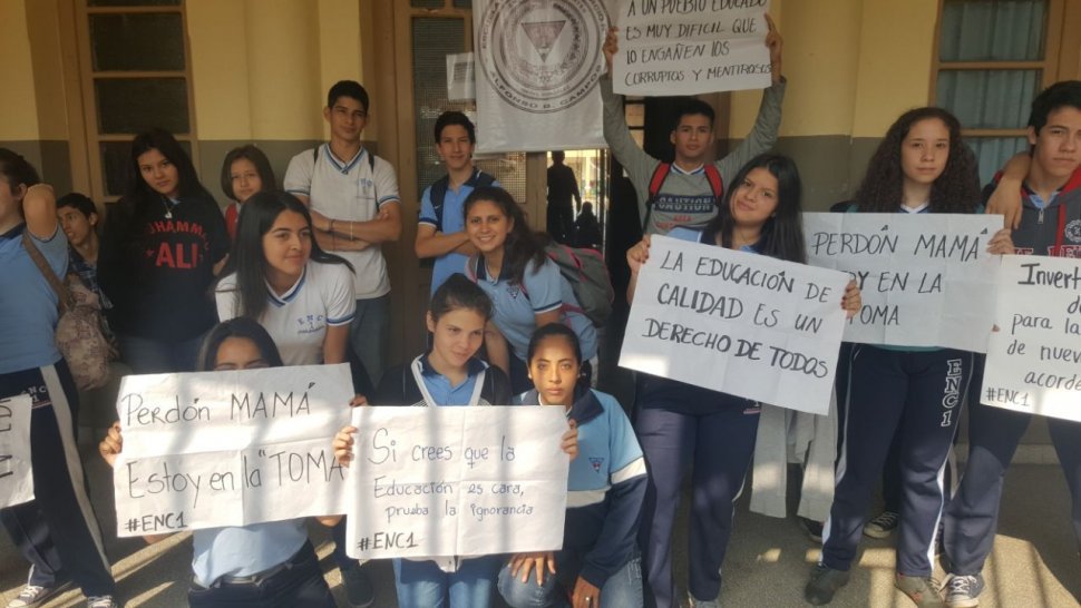 ABCDigital's tweet photo. Estudiantes se reúnen con la ministra de Hacienda.
https://t.co/RZjHKqZwLQ https://t.co/kFFcGj1roM