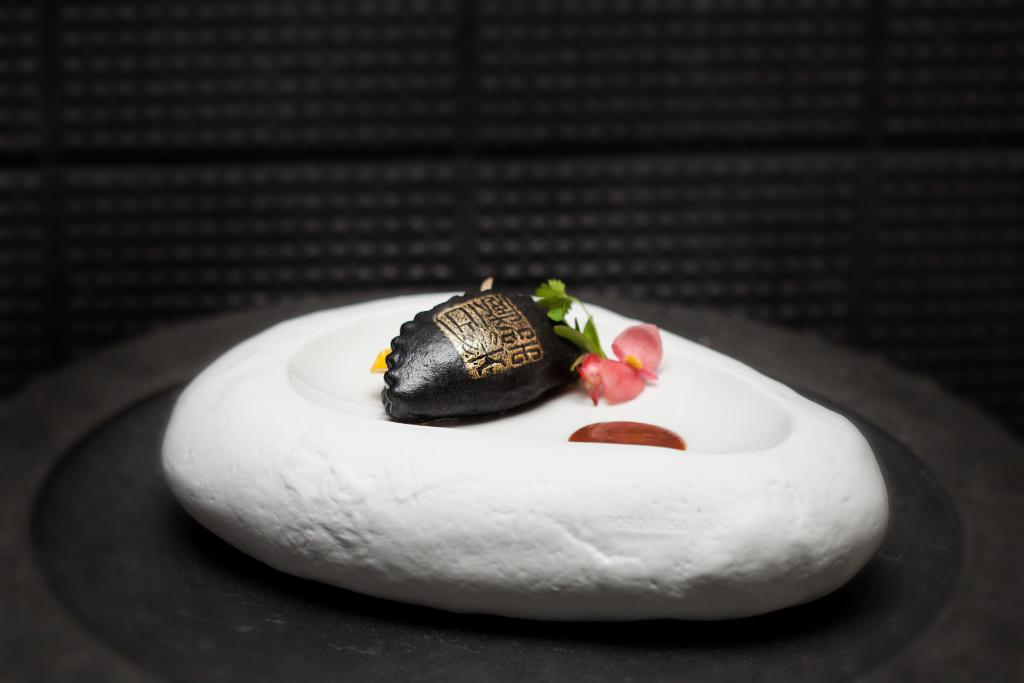 Sesame bun with yam, mango and lychee: a dish on our #vegetarian tasting menu inspired by the solar terms