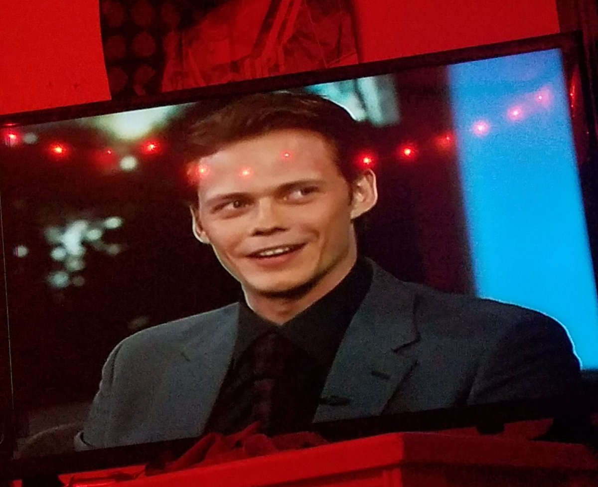 BieberftJanosk's tweet photo. So your telling me this beautiful man plays pennywise #Billskarsgård#Billskarsgard https://t.co/8lC7SiseZl