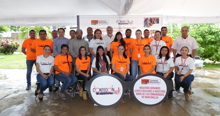 TodologisticaPe's tweet image. 400 estudiantes reciben lentes oculares como parte del compromiso social de @conteconmzo: bit.ly/2f3I6KW #mexico #novedades #Hoy