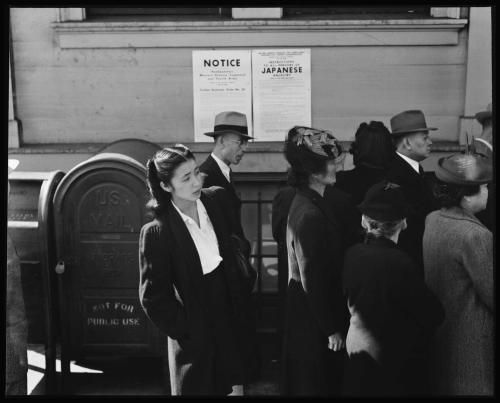 AlphawoodEx's tweet photo. A Riveting Exhibit at #AlphawoodGallery Examines the Incarceration of Japanese Americans During WWII https://t.co/FdgeRZwFqA -@ChooseChicago https://t.co/DLOZDFaALH