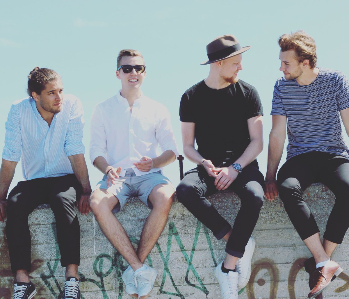 We're going to NEW YORK in October! 🏙✌#newyork #october #bigapple #manhattan #band#summer #picture #hat #shirt #excited #travel #rocknroll