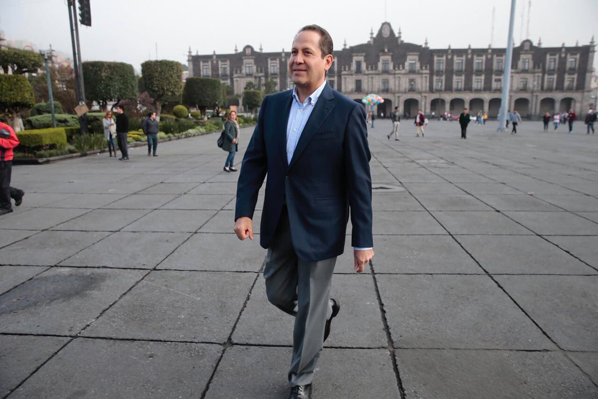 eruviel_avila's tweet photo. Lograr en Grande, es saber que tu sueño es el sueño de mexiquenses que consiguieron tener un mejor futuro. #GraciasEdoméx https://t.co/qU3qAa7Gmj