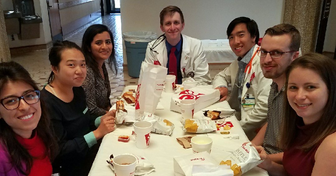 TTUHSCalumni's tweet photo. We heart Future Alumni! School of Medicine '19 students enjoyed lunch today on the Odessa campus. #TTUHSC #TTUHSCFutureAlumni #TTUHSCMed https://t.co/1O9Ms8zw6n