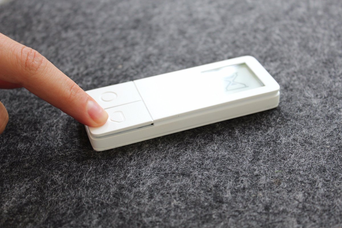 Mit button me wird eine positive Nachricht per Knopfdruck gesendet. "Mir geht es gut!" zum Beispiel.