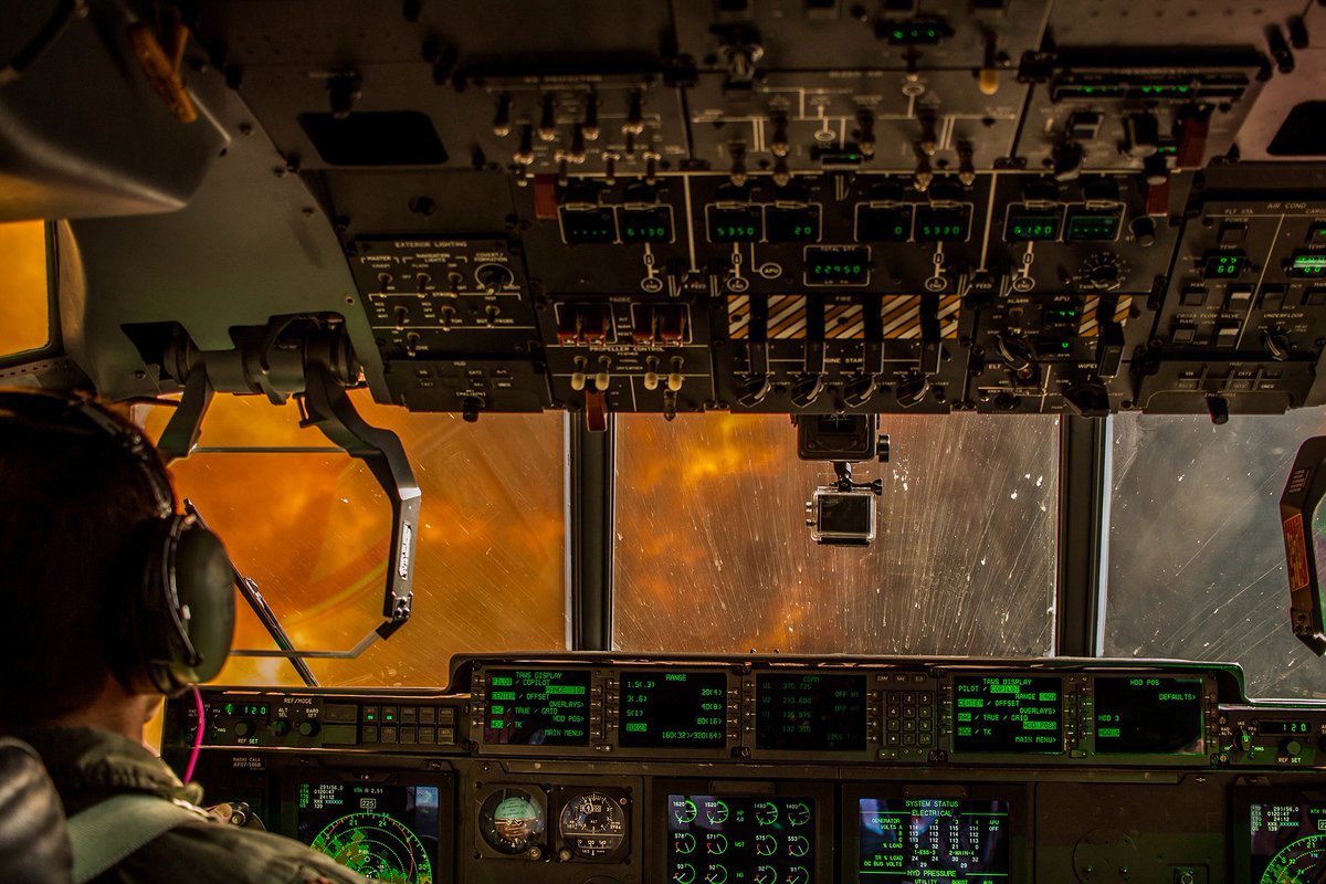 TheAtlPhoto's tweet photo. Wildfires Rage Across the American West - 33 photos from fires burning in OR, WA, CA, UT, &amp; more https://t.co/tMeSbCodzI https://t.co/I5P3Sh5ceU
