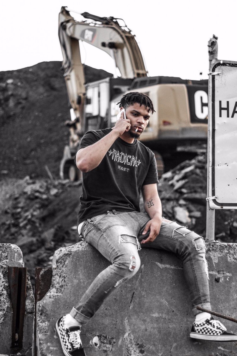 ChiefersDaily's tweet photo. +@FUCCBURNKAS' new single "Carpet Muncher" is a fucking banger: https://t.co/q4Lpud7cc3 https://t.co/6gyBrAaZt7