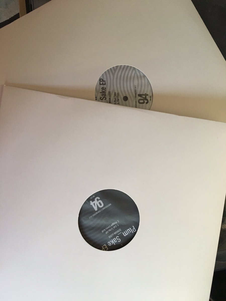 Finally got our mitts on our <a href="/1994records/">Nineteen Ninety Four</a> EP, <a href="/Boxia_Music/">BOXIA</a> it's a thing of beauty 😍