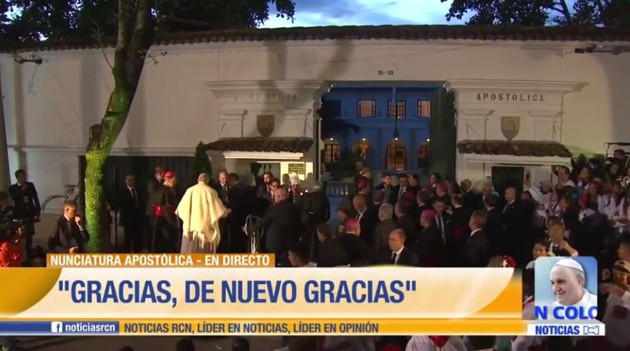 #BienvenidoFrancisco | El Papa Francisco se despide y agradece a los jóvenes por el recibimiento en la Nunciatura elpapaencolombia.co