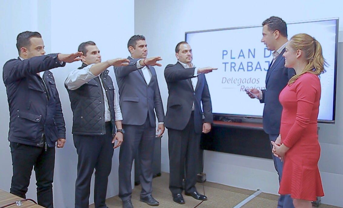 MovPRImxOficial's tweet photo. Nuestra Dirigencia Nacional tomó protesta a los Delegados Regionales @JesusSHolguin, @JulioEstradaC, @RudyAiran y @carlomtzv. #MxRumboAl2018 https://t.co/XAIR0qdxDp