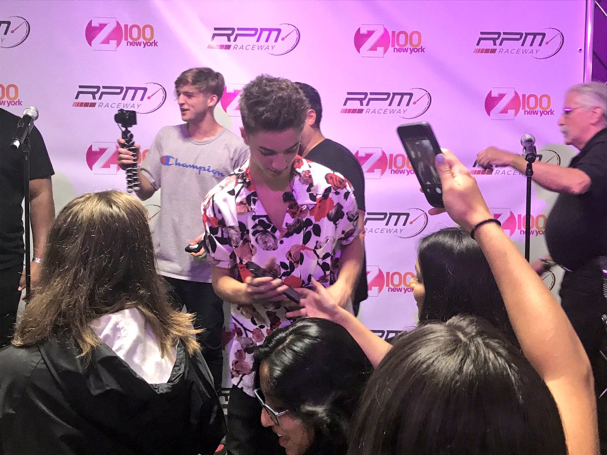 Z100NewYork's tweet photo. LOVE U @SeaveyDaniel 😘😘 #MaxwellMiniGrandPrix https://t.co/Yajzxpetr0