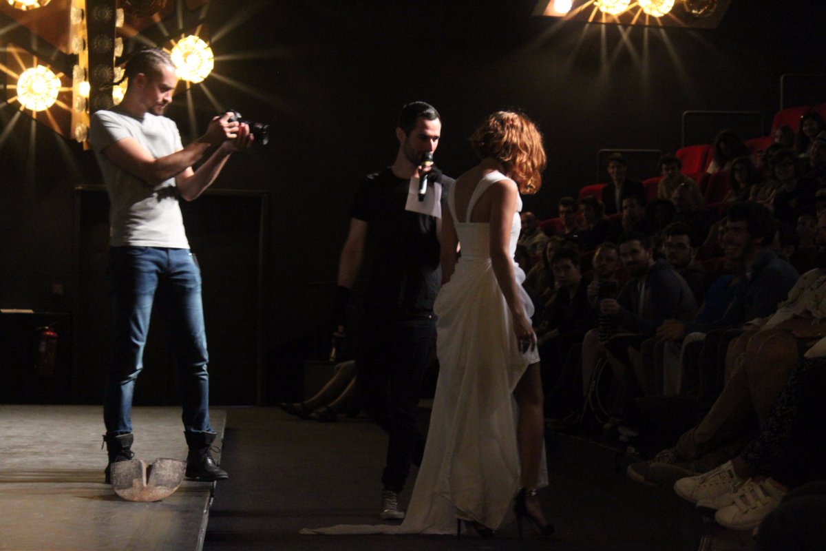 Essentiels_'s tweet photo. J'ai pu assister au tournage des 5 ans du Fossoyeur, c'était assez drôle à voir ! #Frames2017 https://t.co/XxNthjDEUq