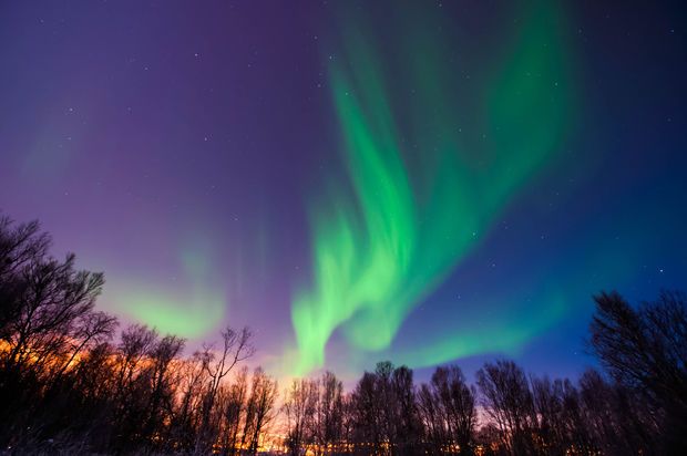 BlockClubCHI's tweet photo. Northern Lights might be visible in Chicago tonight https://t.co/uCGocwMQtX https://t.co/2wFQrZv0yz