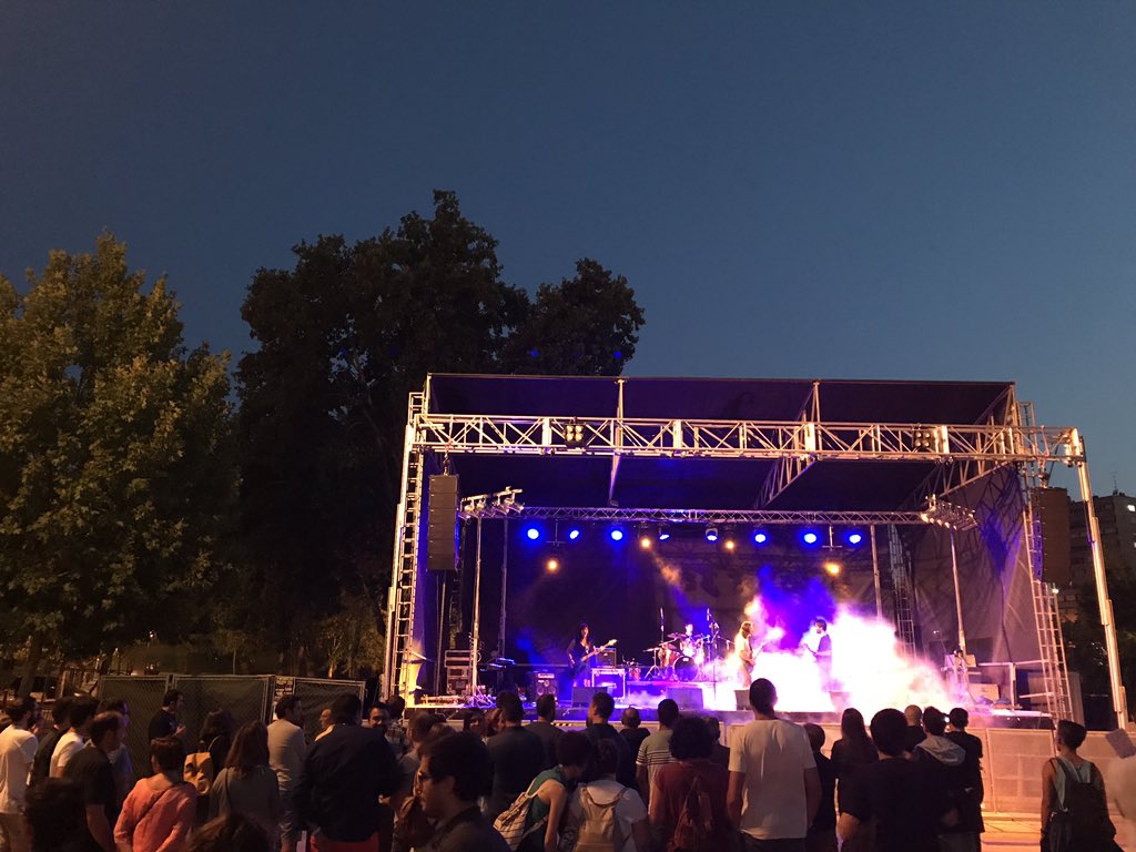 educordoba72's tweet photo. @OndaRockVA @margotesmargot @DeKanteo @Quintoelementof @JennyDario Turno para @margotesmargot en la última jornada de clasificación de este @OndaRockVA calorcito en moreras @ocvalladolid @AyuntamientoVLL https://t.co/M4KCVKFxWJ
