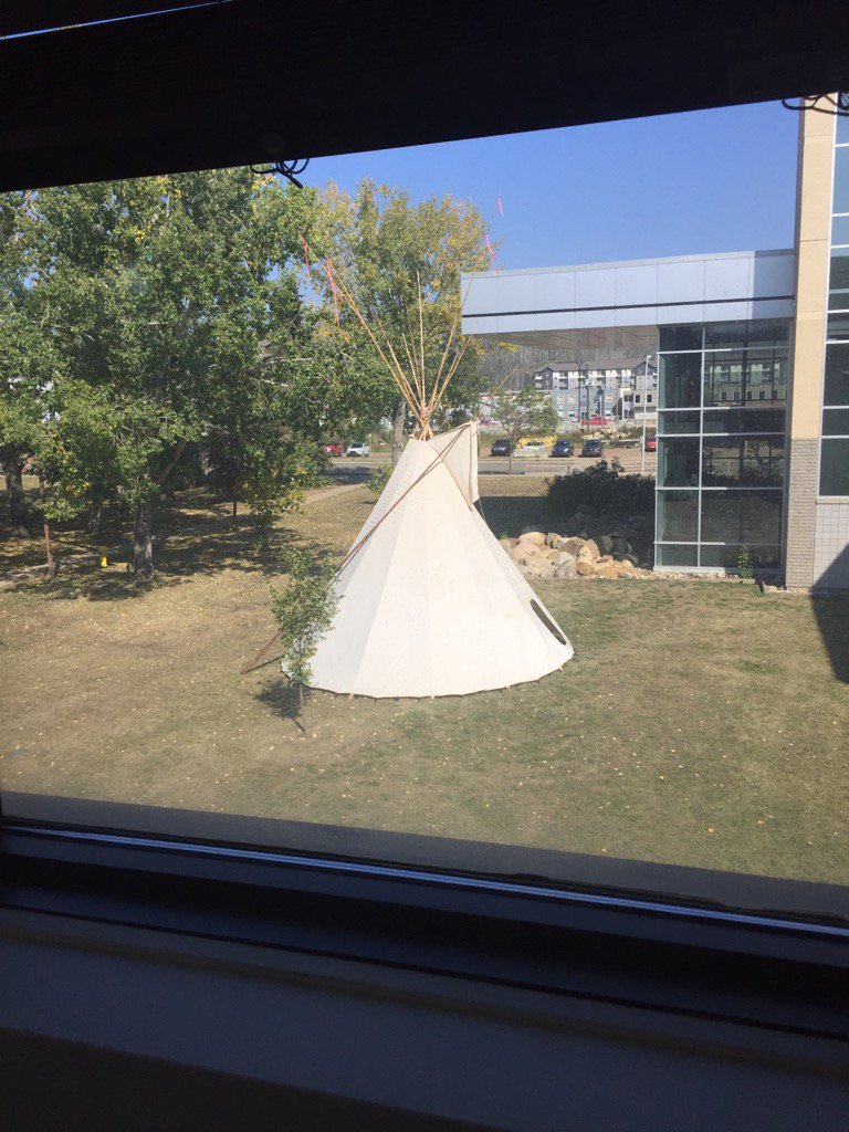 tracyledwards's tweet image. The view from my office. @keyanocollege #ymm #tipi #indigenization