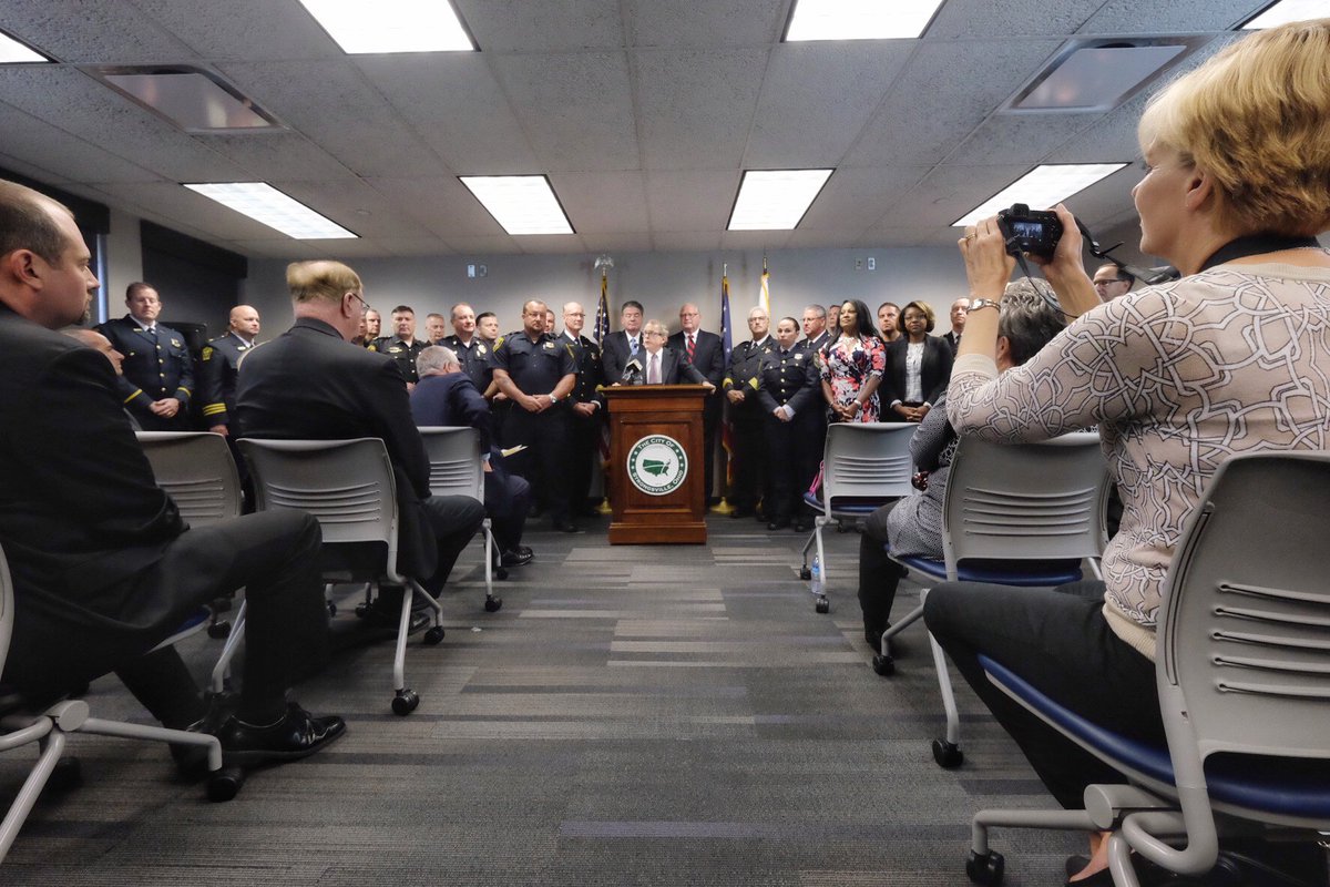 GovMikeDeWine's tweet photo. AG DeWine announced today 40 law enforcement agencies &amp; partners will receive $3 million to fight opioid epidemic. https://t.co/A3rvOfkh6M https://t.co/UsJ8EAOmOI