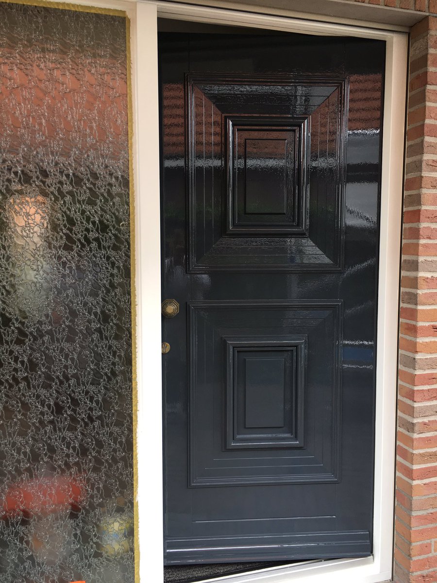 En we hebben weer een mooie deur afgelakt! #schilder #veenendaal sgnederland.nl