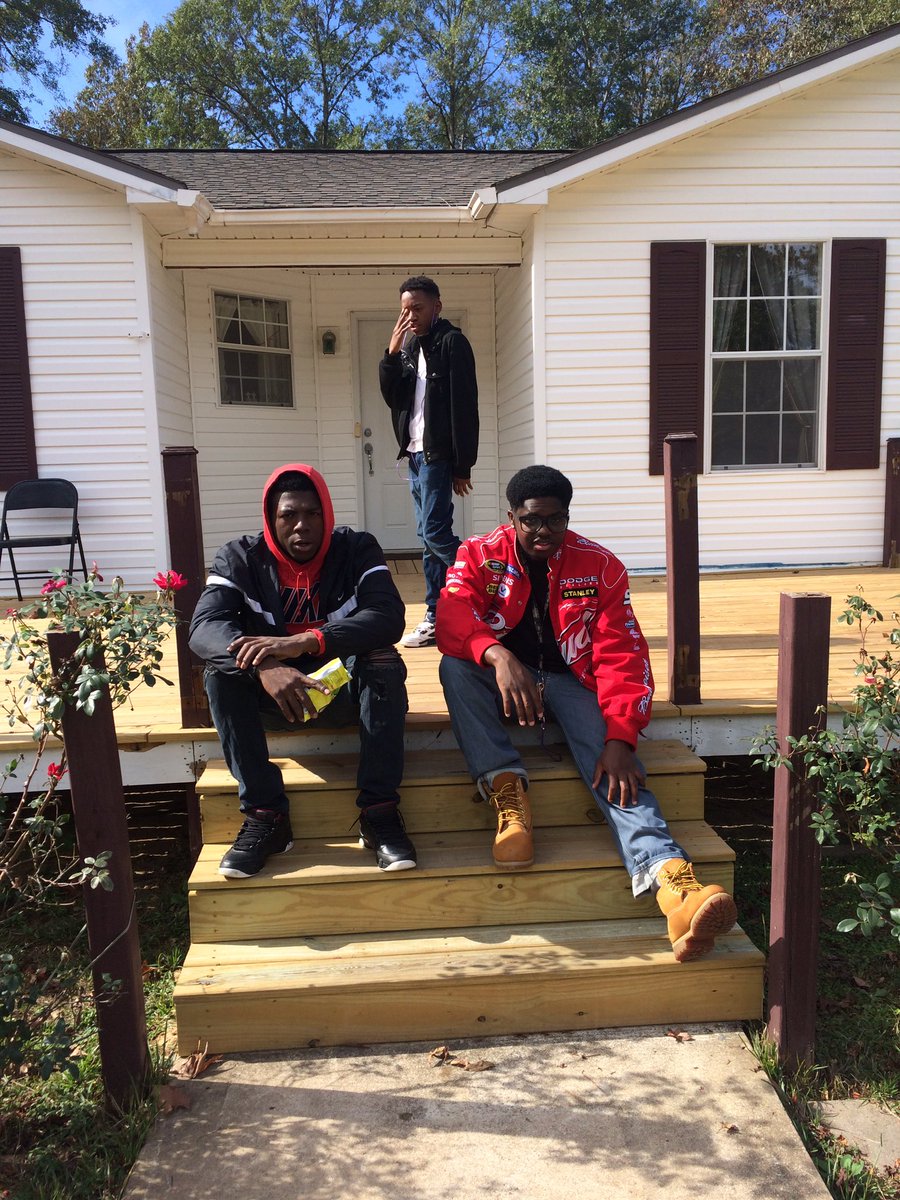 DemetricusE's tweet photo. Right or Wrong forever right you know wassup wit me nigga ! 🤘🏾😈 #GMG https://t.co/aWQH7ElZyd