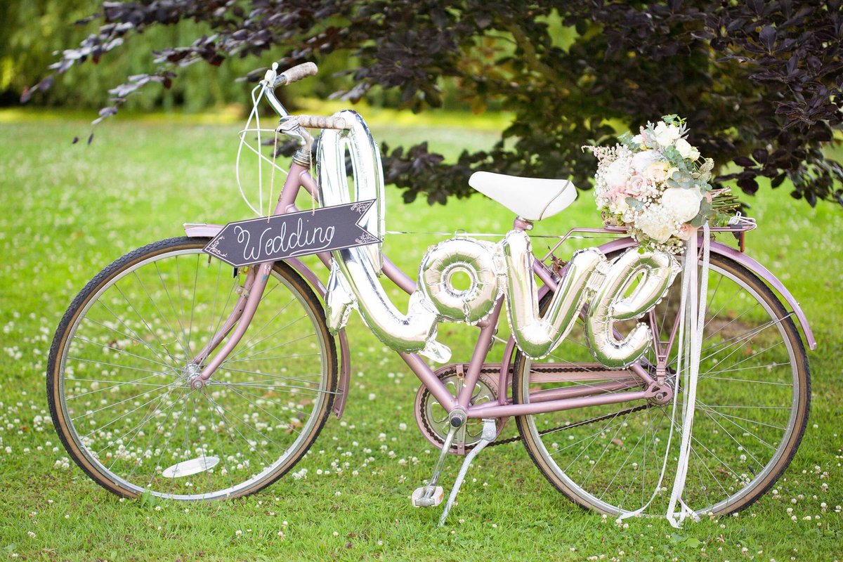 AnnabelFarley1's tweet photo. Hi #weddinghour I'm a wedding photographer with a natural, romantic style and an unobtrusive approach. As seen in @wimagazine! https://t.co/eZ8aUyo3ru