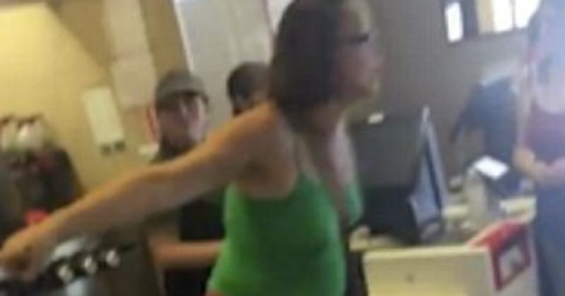 GoTripsES's tweet image. Unsanitary Restaurant Employees Are Gross, But This Outraged Patron Went Too Far ift.tt/2gHxSAh