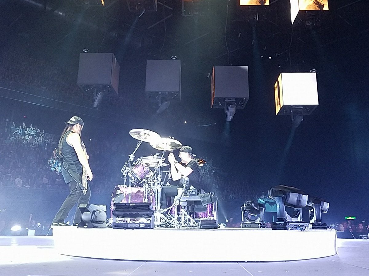 Metallica's tweet photo. Hello darkness.... #Metallica #WorldWired #MetInAmsterdam @RobertTrujillo @larsulrich https://t.co/WBWDsz685t
