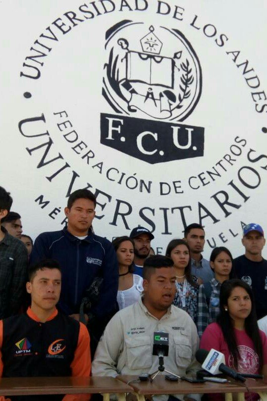 En rueda de prensa, anunciamos nuestro respaldo a <a href="/CarlosPaparoni/">Carlos Paparoni</a> como candidato a la Gobernación de Mérida. #PaparoniGobernador