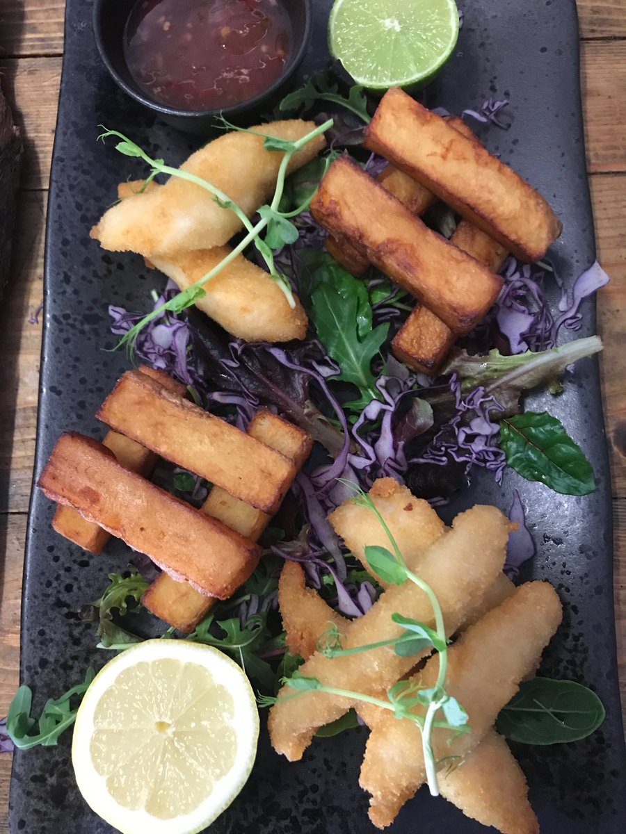 Bit of wedding food porn for you to feast your eyes on in #weddinghour tonight. Our 'canapes' are not for the faint hearted 😍😍