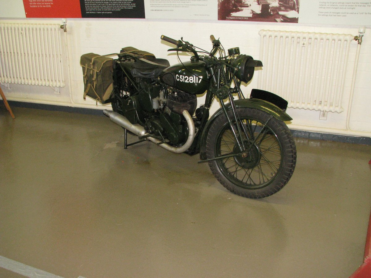 Warbike's tweet photo. Ah thats more like it. @bletchleypark #despatchriders #desktopheros #vintagebikes #warbike https://t.co/mTjvRanS1f