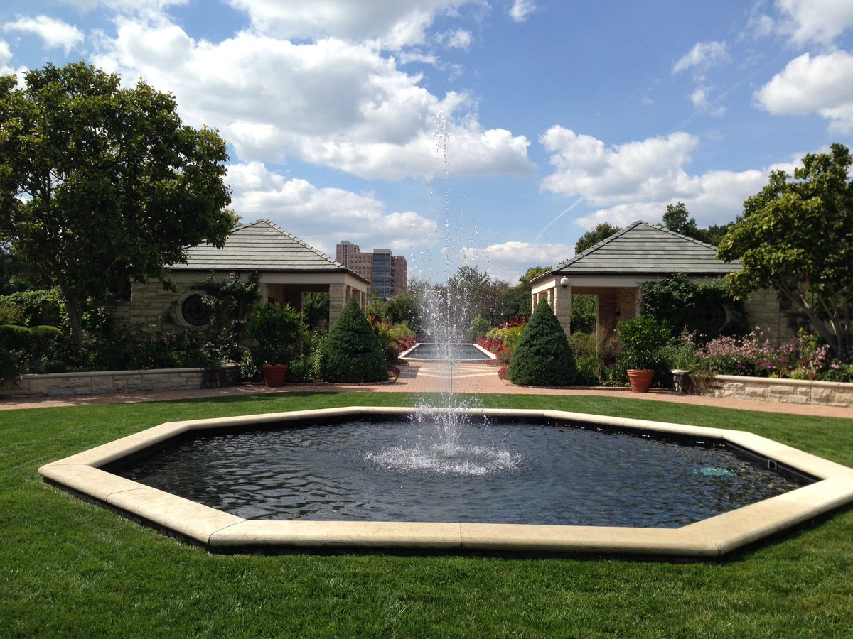 caseypbarnett's tweet photo. Great day so far in KC. Fun exploring Kaufman Gardens and Art Museum with @AdrienneC2   Off to #1MCOS soon. https://t.co/PPNnsYNeqf