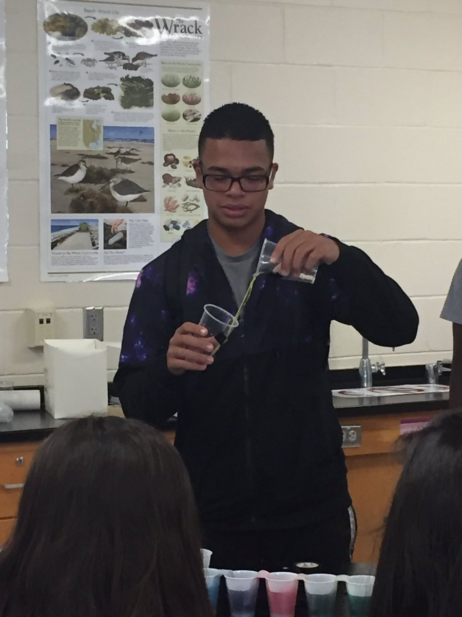Struckhoff_J's tweet photo. Investigating the properties of water today in Biology! I wonder what we will do tomorrow??? #CougarPride #preib #biology #eocprep https://t.co/TWrzPslbij