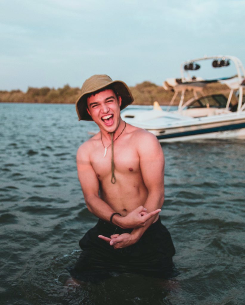 Alexdot__com's tweet image. Life's like a boat if it floats then rock that shit