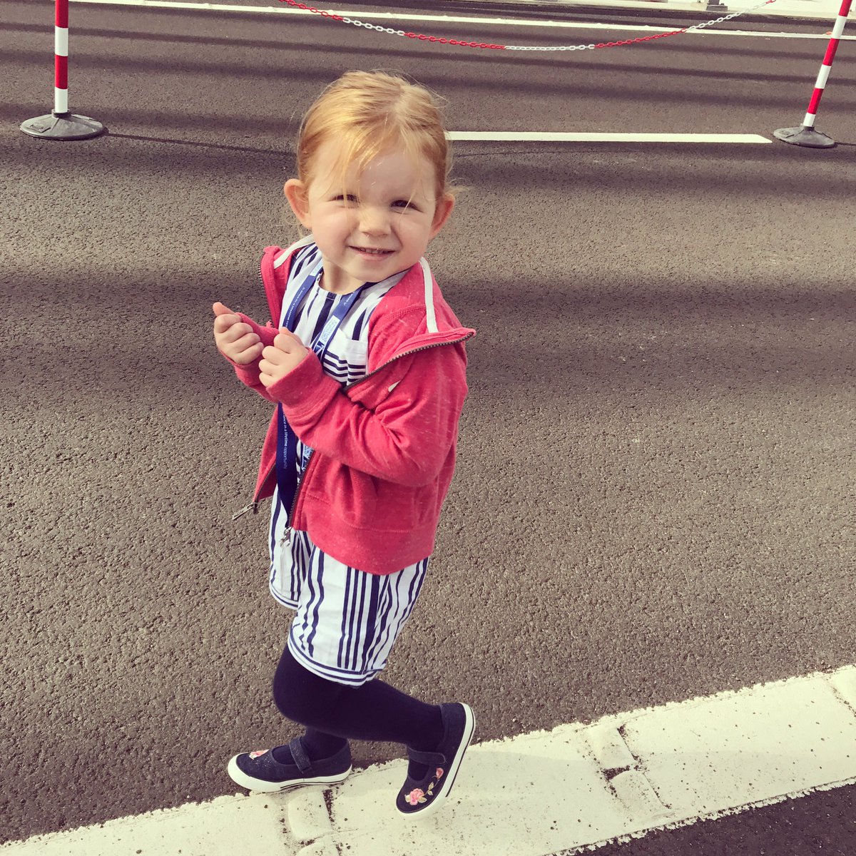 jodibarras92's tweet photo. This little lady will be in the Dunfermline press tomorrow 😍😍 #queensferrycrossing #dunfermlinepress #modelingdebut #bloodyadorable https://t.co/UJ9y2Dhh5K