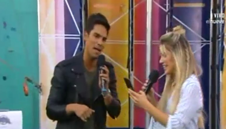 matiagoglia's tweet photo. Miรฉrcoles a puro @combatearg #SemifinalCombate @laufer4 @juani_martinez ๐ค๐ https://t.co/j50BLD1sjb
