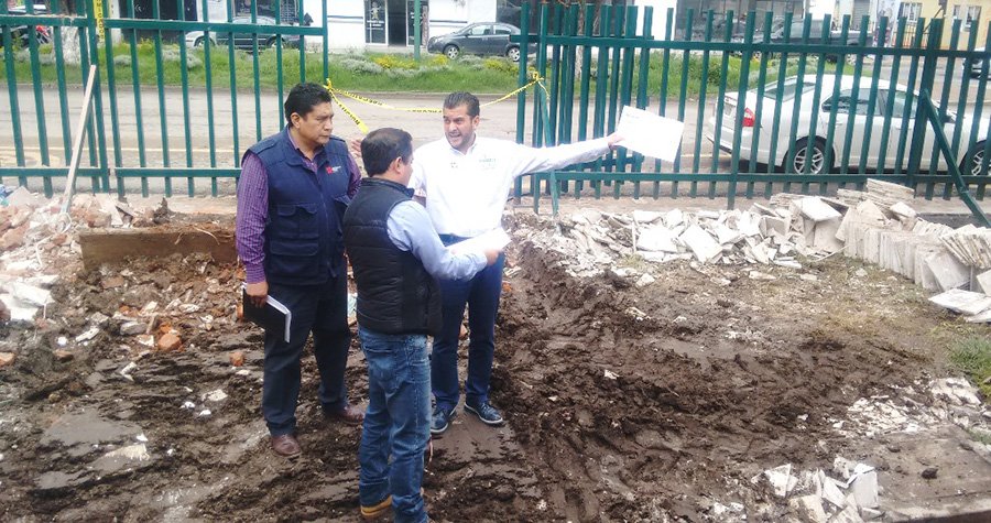 AlexNavaMx's tweet photo. @YamilMelgar delegado de @TlaxcalaIMSS recorre obra de remodelación de la 8 -  https://t.co/71tvretHbM https://t.co/q40XHl6Oll