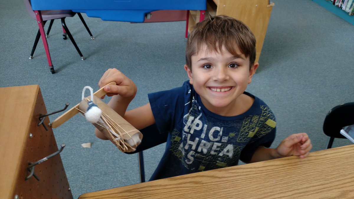 LearningEdwards's tweet photo. Mrs. Ralston's class made animals from recyclables #creativekids #makerspace learning to use our resources #noexample @HillcrestK3 https://t.co/KUdY5pkW1n