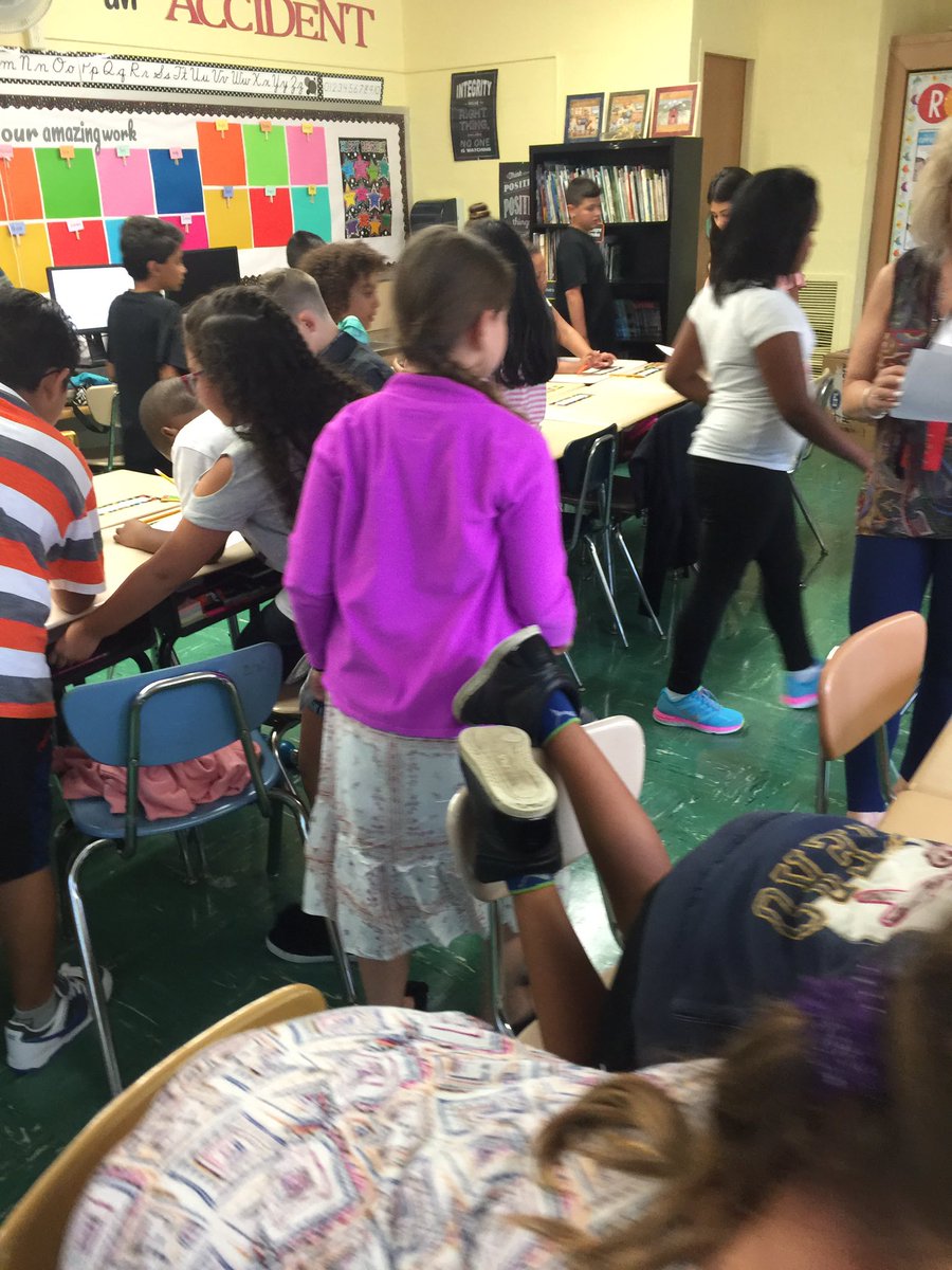 miss_jobrien's tweet photo. Today we had a whole class "escape a fixed mindset" activity! We had so much fun on our first day of school! 🤗❤️👯 @robinfruman https://t.co/JL7uBiVhfz
