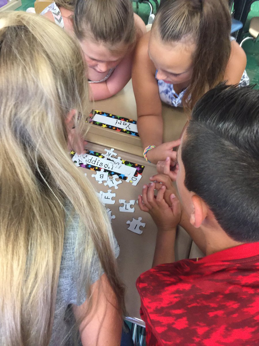miss_jobrien's tweet photo. Today we had a whole class "escape a fixed mindset" activity! We had so much fun on our first day of school! 🤗❤️👯 @robinfruman https://t.co/JL7uBiVhfz