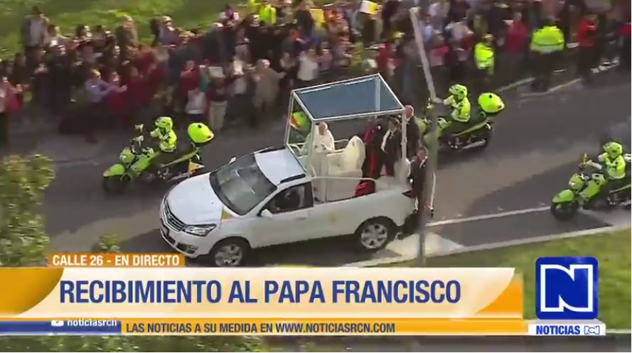 Recorrido del papa Francisco en el Papamóvil por nuestra señal en vivo #LaVisitaDelPapa elpapaencolombia.co