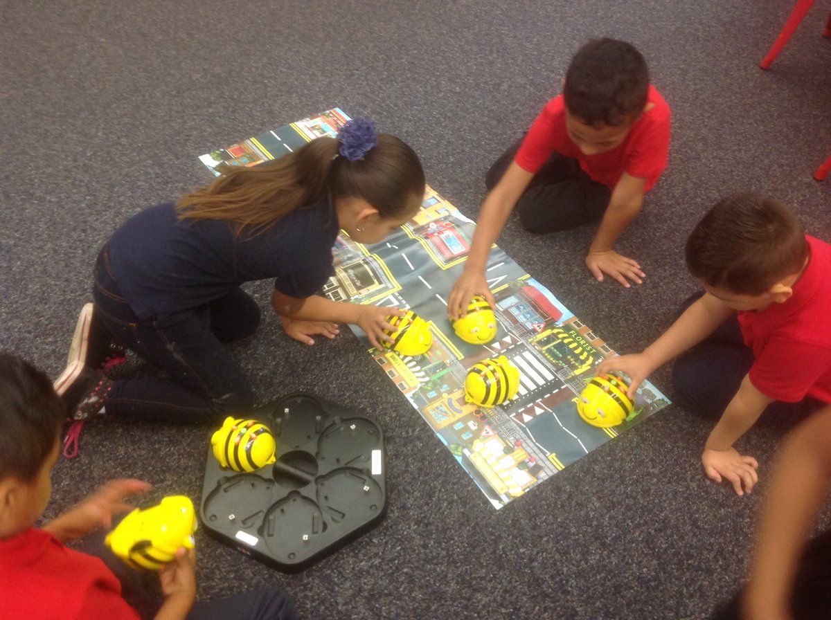HerrellCindy's tweet photo. Mrs. Herrell's K/1 first visit to the Collaboratory was a success! @EstockEagles @EstockCollab #growth mindset https://t.co/0ehlaivYXR