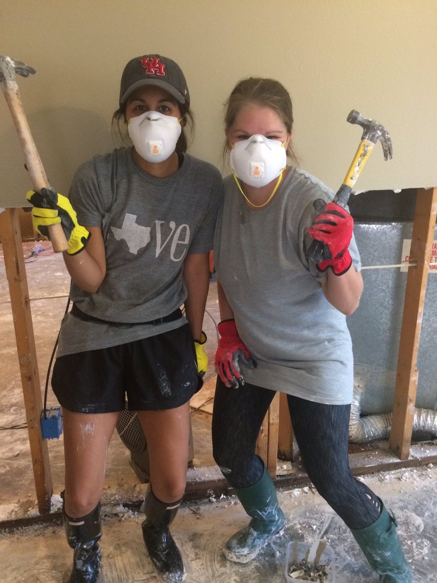 keepingupinK's tweet photo. Everyone helping a little at a time #friends #newfriends#neighbors#Katystrong https://t.co/l7cFLG2A5h